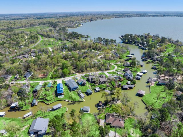 128 W Village Cove Loop, Livingston, TX 77351
