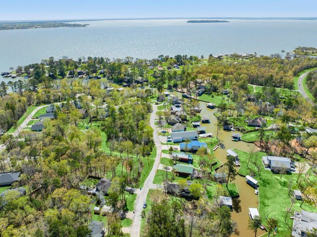 128 W Village Cove Loop, Livingston, TX 77351