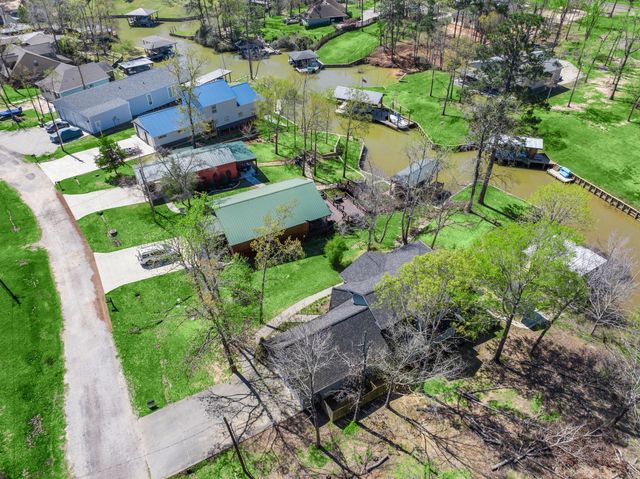 128 W Village Cove Loop, Livingston, TX 77351