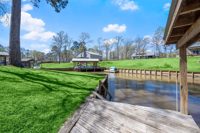 128 W Village Cove Loop, Livingston, TX 77351