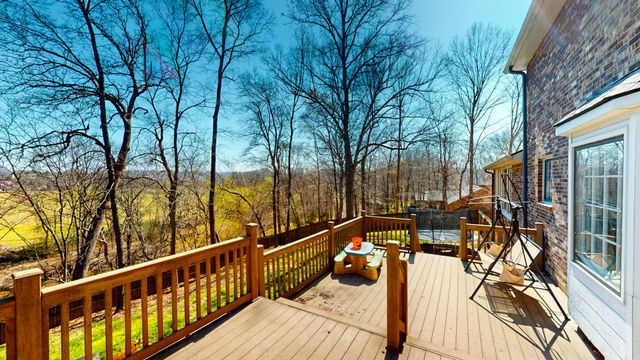 808 Shady Bluff Trl, Clarksville, TN 37043
