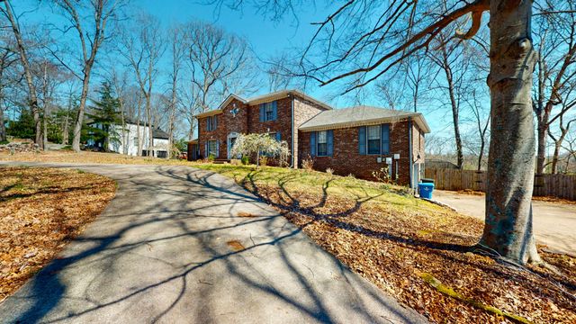 808 Shady Bluff Trl, Clarksville, TN 37043