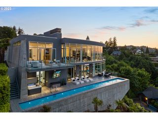 1305 Sw MYRTLE Ct, Portland, OR 97201