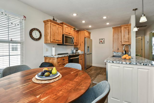 475 S Gary Avenue, Bolivar, MO 65613