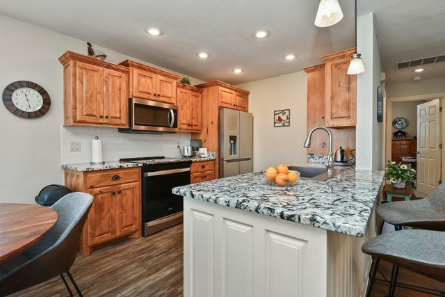 475 S Gary Avenue, Bolivar, MO 65613