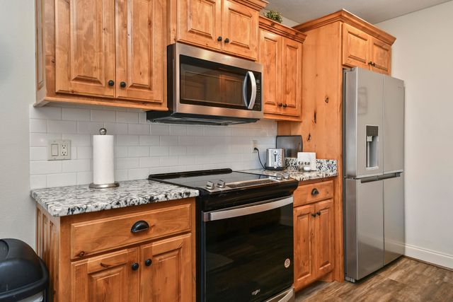 475 S Gary Avenue, Bolivar, MO 65613