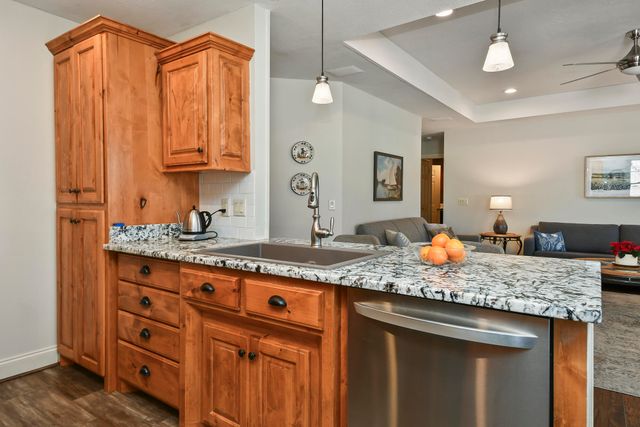 475 S Gary Avenue, Bolivar, MO 65613