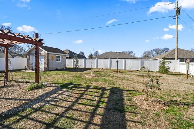 475 S Gary Avenue, Bolivar, MO 65613