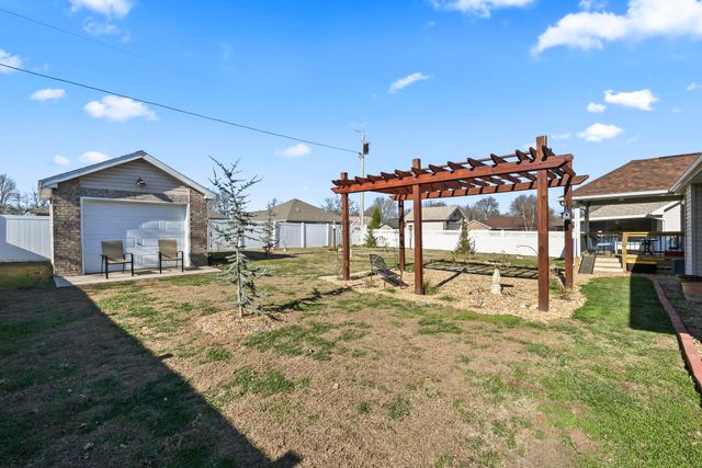 475 S Gary Avenue, Bolivar, MO 65613