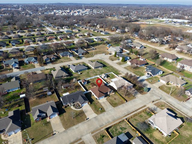 475 S Gary Avenue, Bolivar, MO 65613
