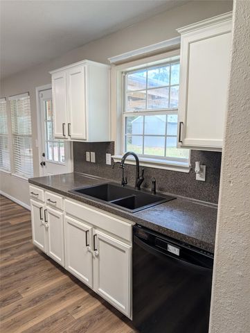 10711 Royal Forest Drive, Conroe, TX 77303