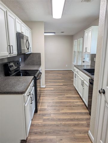 10711 Royal Forest Drive, Conroe, TX 77303