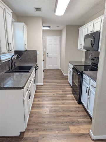 10711 Royal Forest Drive, Conroe, TX 77303