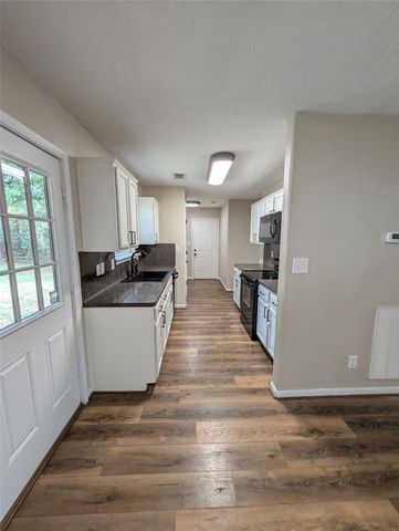 10711 Royal Forest Drive, Conroe, TX 77303