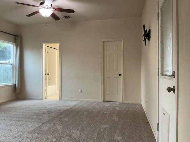 203 Kates WAY, Hutto, TX 78634