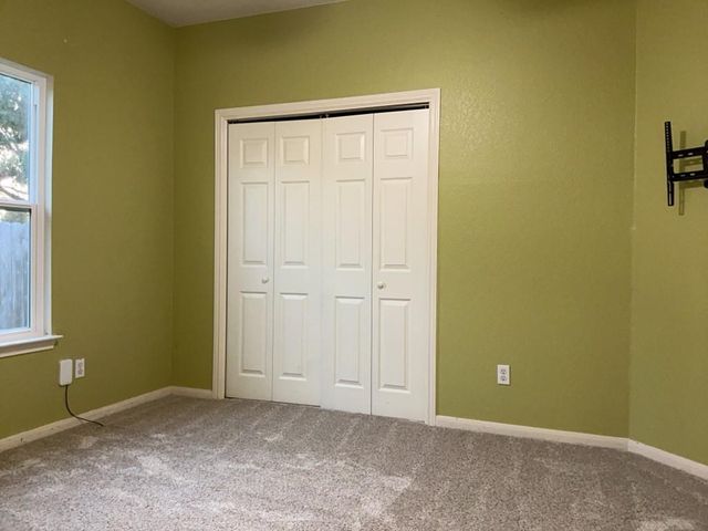 203 Kates WAY, Hutto, TX 78634