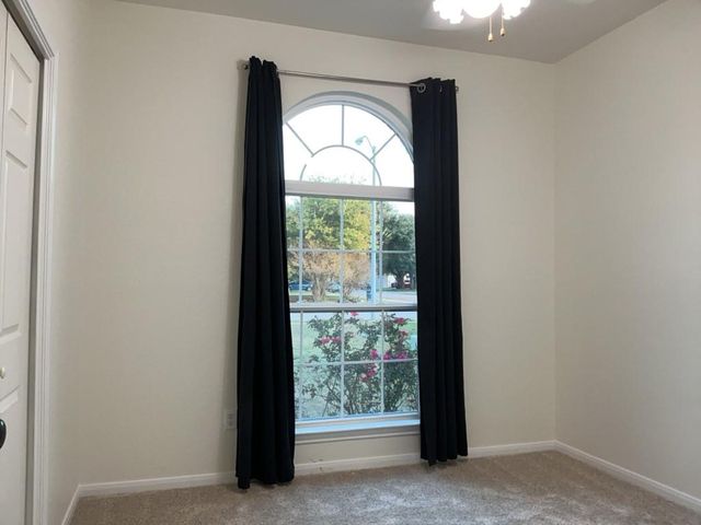 203 Kates WAY, Hutto, TX 78634