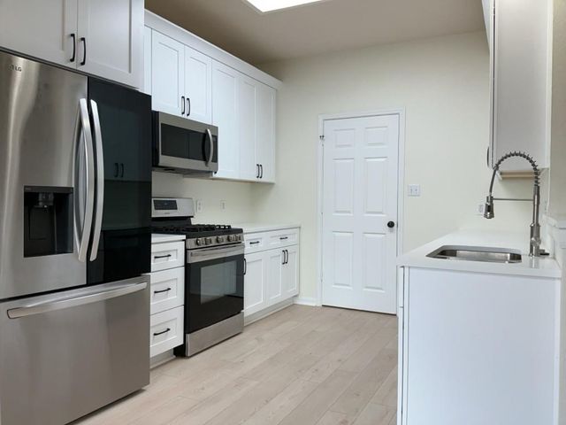 203 Kates WAY, Hutto, TX 78634