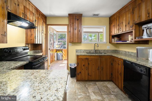 7116 NEUMAN ST, Springfield, VA 22150