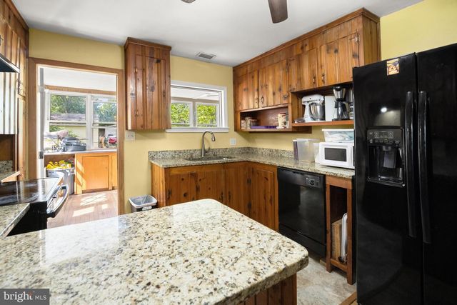7116 NEUMAN ST, Springfield, VA 22150