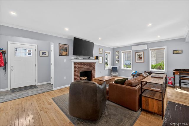 13 Wansor Avenue, Bayville, NY 11709