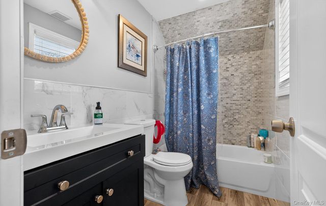 13 Wansor Avenue, Bayville, NY 11709