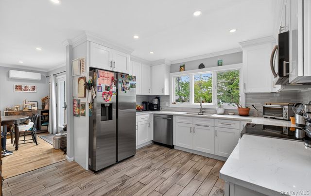 13 Wansor Avenue, Bayville, NY 11709