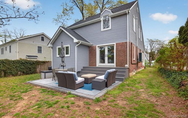 13 Wansor Avenue, Bayville, NY 11709