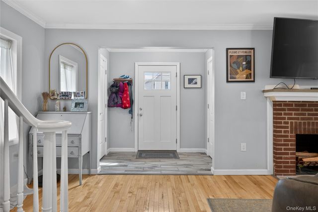 13 Wansor Avenue, Bayville, NY 11709