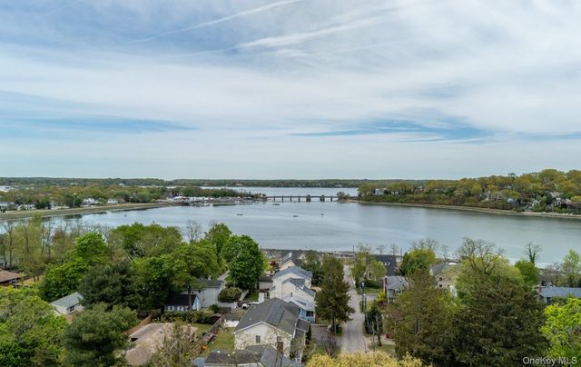 13 Wansor Avenue, Bayville, NY 11709