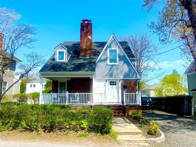 13 Wansor Avenue, Bayville, NY 11709