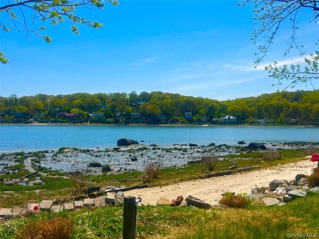 13 Wansor Avenue, Bayville, NY 11709