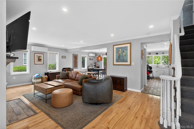 13 Wansor Avenue, Bayville, NY 11709