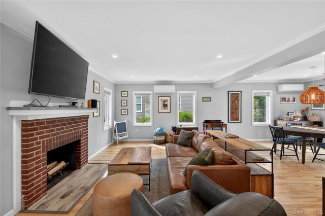 13 Wansor Avenue, Bayville, NY 11709