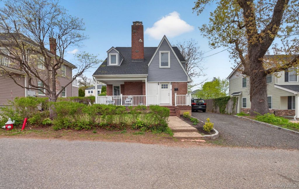 13 Wansor Avenue, Bayville, NY 11709