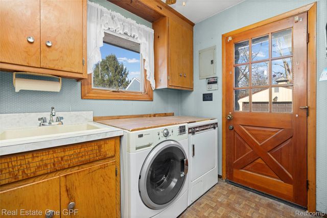 24840 E Taft Road, Novi, MI 48375