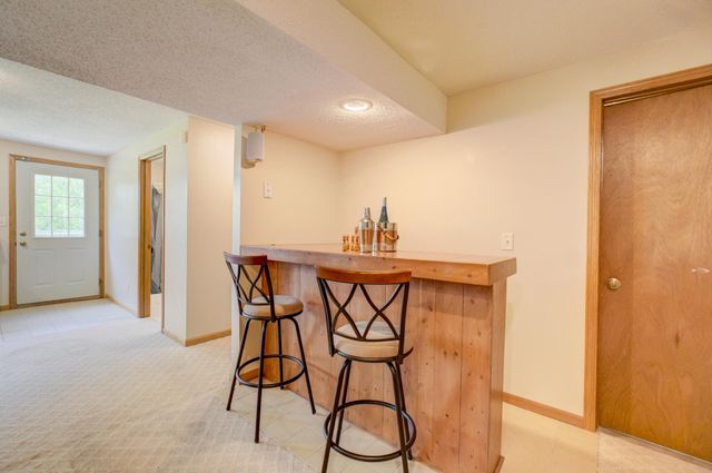 6878 Upper 28th Street N, Oakdale, MN 55128