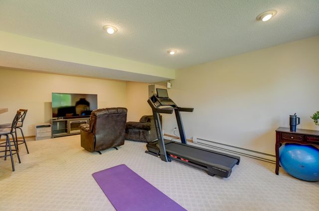 6878 Upper 28th Street N, Oakdale, MN 55128
