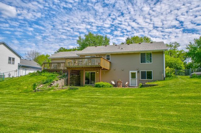 6878 Upper 28th Street N, Oakdale, MN 55128