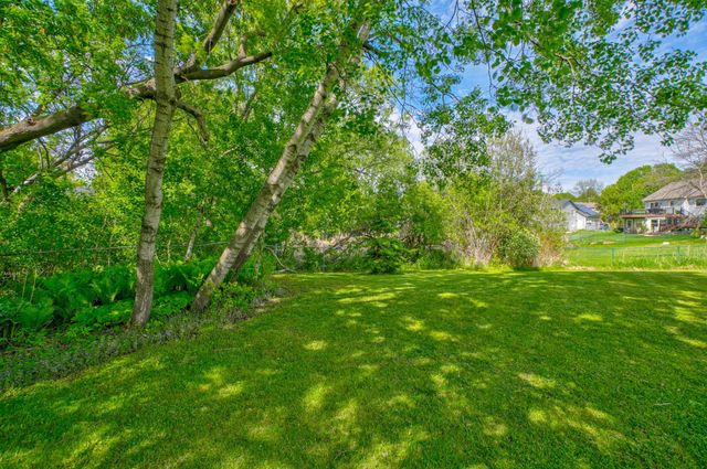 6878 Upper 28th Street N, Oakdale, MN 55128