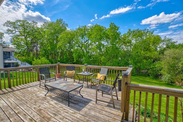 6878 Upper 28th Street N, Oakdale, MN 55128