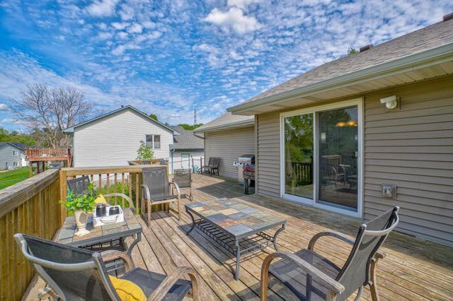 6878 Upper 28th Street N, Oakdale, MN 55128