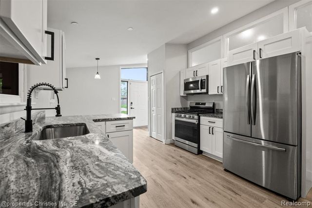 29464 Fairfax Street, Southfield, MI 48076