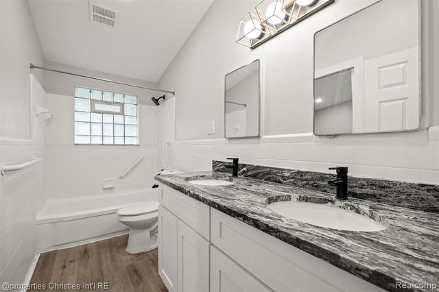 29464 Fairfax Street, Southfield, MI 48076