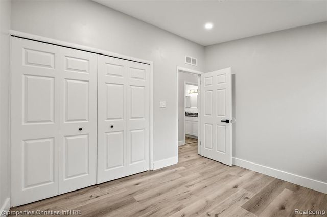 29464 Fairfax Street, Southfield, MI 48076