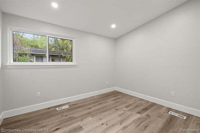 29464 Fairfax Street, Southfield, MI 48076