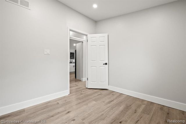 29464 Fairfax Street, Southfield, MI 48076