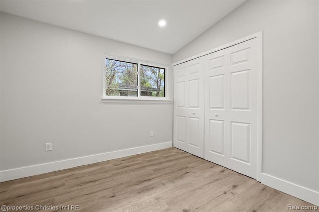 29464 Fairfax Street, Southfield, MI 48076