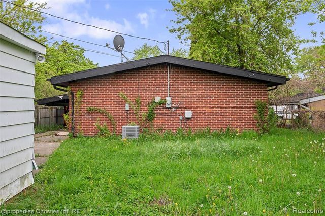 29464 Fairfax Street, Southfield, MI 48076