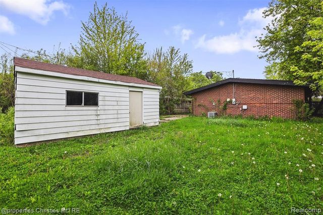 29464 Fairfax Street, Southfield, MI 48076